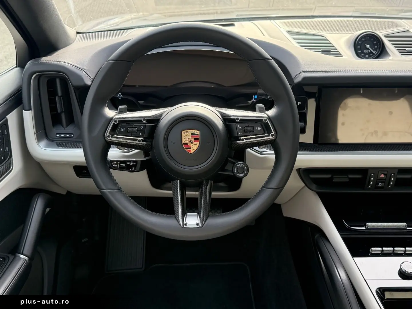 PORSCHE Cayenne Coupe Sport Design Carbon HUD Massage