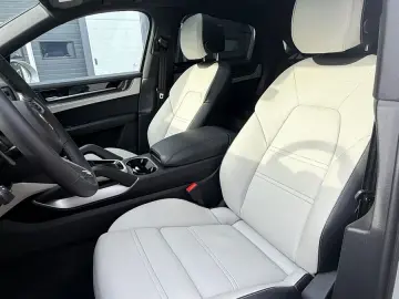 PORSCHE Cayenne Coupe Sport Design Carbon HUD Massage