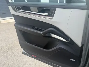 PORSCHE Cayenne Coupe Sport Design Carbon HUD Massage