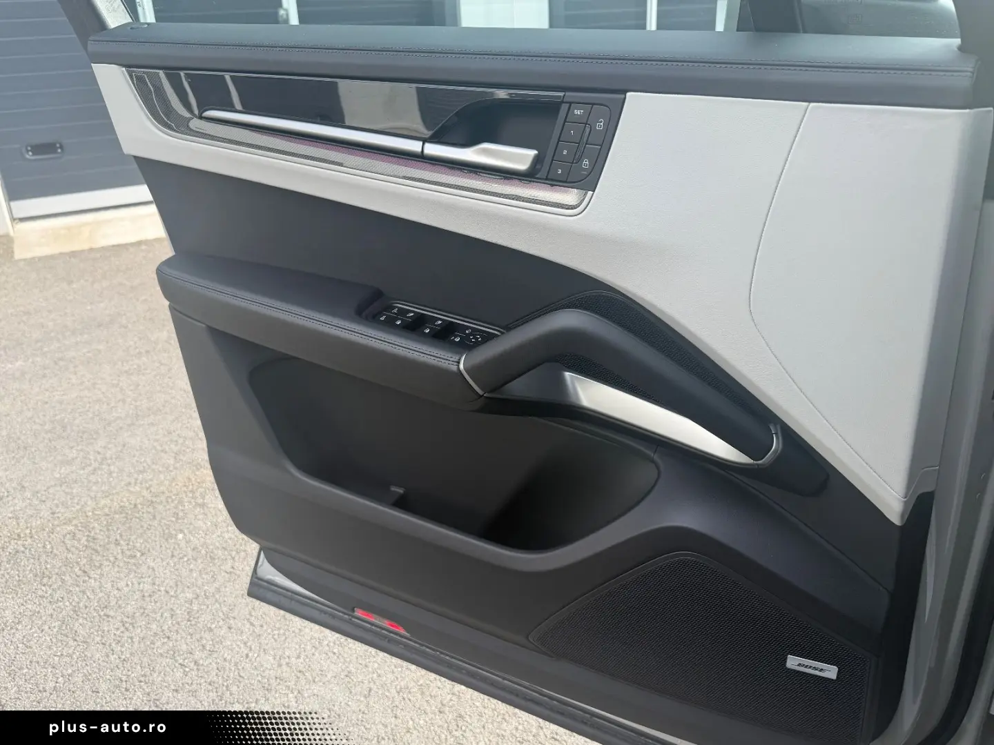 PORSCHE Cayenne Coupe Sport Design Carbon HUD Massage