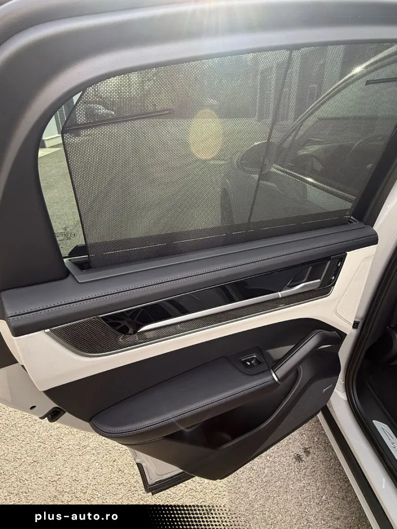 PORSCHE Cayenne Coupe Sport Design Carbon HUD Massage