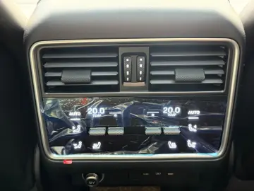 PORSCHE Cayenne Coupe Sport Design Carbon HUD Massage