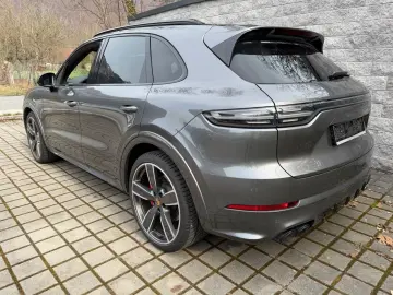 PORSCHE Cayenne GTS Pano Chrono Bose Matrix