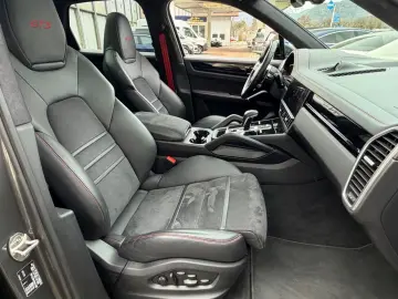 PORSCHE Cayenne GTS Pano Chrono Bose Matrix