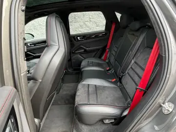 PORSCHE Cayenne GTS Pano Chrono Bose Matrix