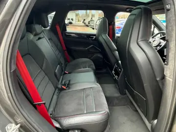 PORSCHE Cayenne GTS Pano Chrono Bose Matrix