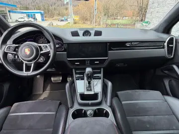 PORSCHE Cayenne GTS Pano Chrono Bose Matrix