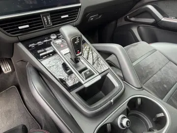 PORSCHE Cayenne GTS Pano Chrono Bose Matrix