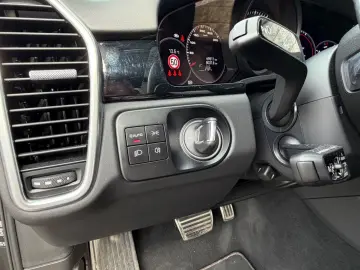 PORSCHE Cayenne GTS Pano Chrono Bose Matrix