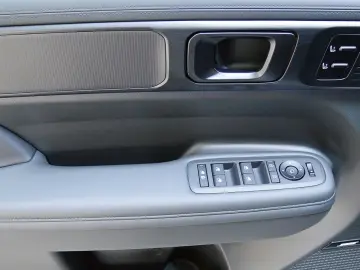 HYUNDAI Santa Fe PHEV (MY25) 1.6 T-GDI 6-AT 4WD BLACKLIN