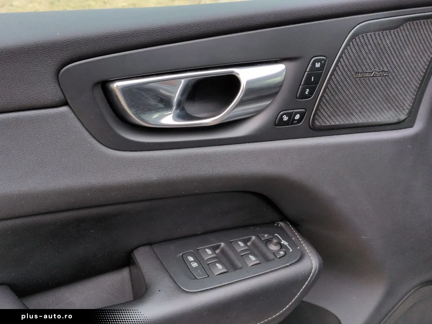 VOLVO XC60 B5 D AWD R-Design HUD Luft 22Zoll Massage