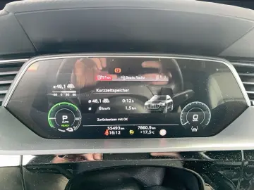 AUDI Q8 e-tron S line 50 qu. Matrix 21 ACC 360