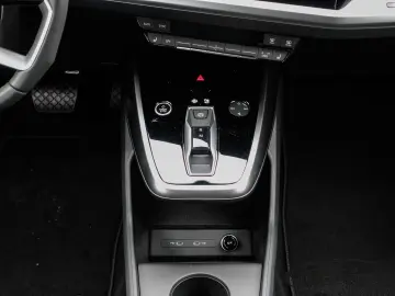 AUDI Q4 S Line Matrix MMIpro AHK LM21 SHZ RFK