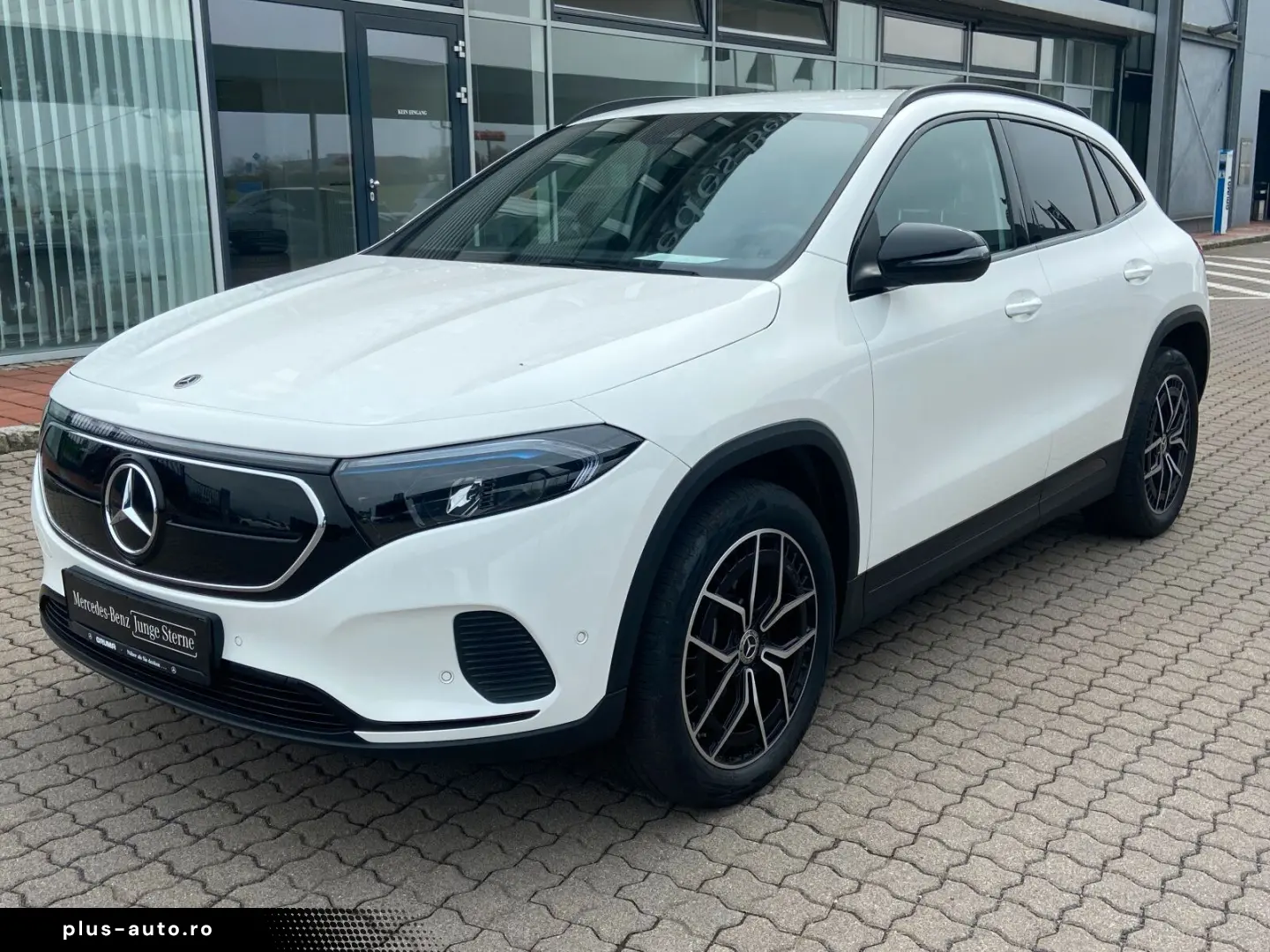 MERCEDES-BENZ EQA 300 4MATIC Night Kamera LED CarPlay 19 AMG