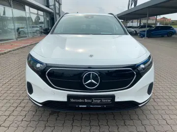 MERCEDES-BENZ EQA 300 4MATIC Night Kamera LED CarPlay 19 AMG