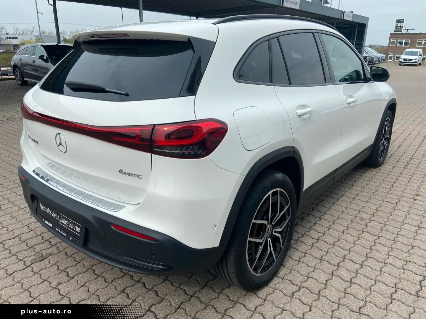MERCEDES-BENZ EQA 300 4MATIC Night Kamera LED CarPlay 19 AMG