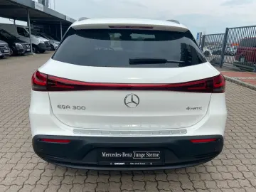 MERCEDES-BENZ EQA 300 4MATIC Night Kamera LED CarPlay 19 AMG