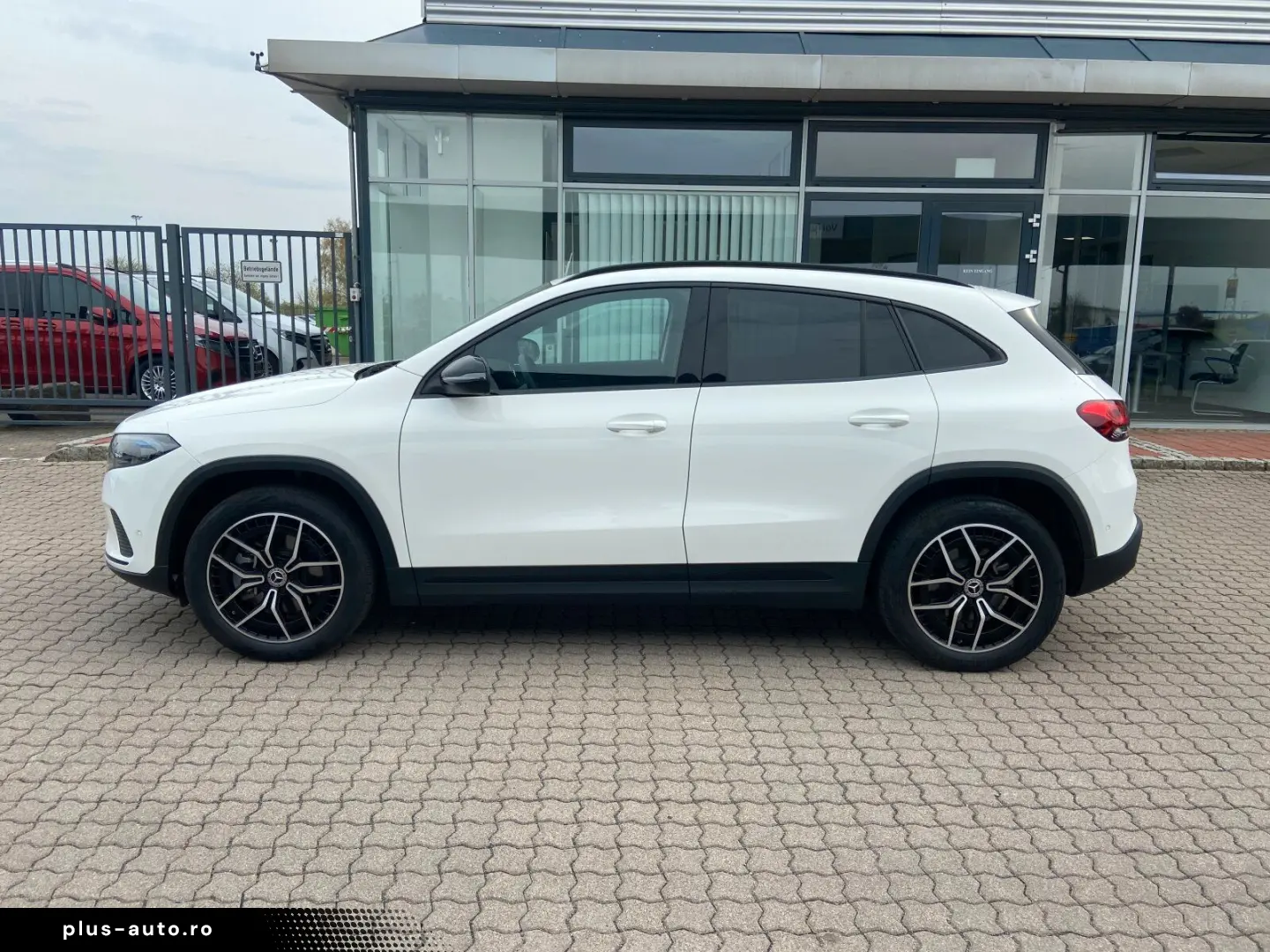 MERCEDES-BENZ EQA 300 4MATIC Night Kamera LED CarPlay 19 AMG