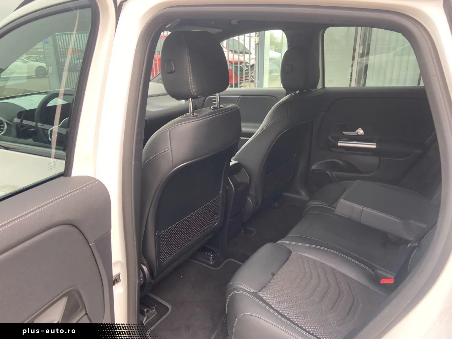 MERCEDES-BENZ EQA 300 4MATIC Night Kamera LED CarPlay 19 AMG