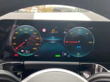 MERCEDES-BENZ EQA 300 4MATIC Night Kamera LED CarPlay 19 AMG