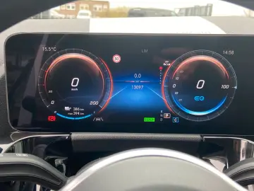 MERCEDES-BENZ EQA 300 4MATIC Night Kamera LED CarPlay 19 AMG