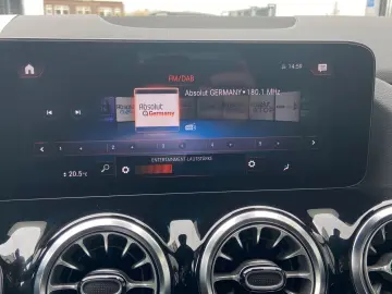 MERCEDES-BENZ EQA 300 4MATIC Night Kamera LED CarPlay 19 AMG