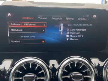 MERCEDES-BENZ EQA 300 4MATIC Night Kamera LED CarPlay 19 AMG