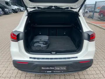 MERCEDES-BENZ EQA 300 4MATIC Night Kamera LED CarPlay 19 AMG