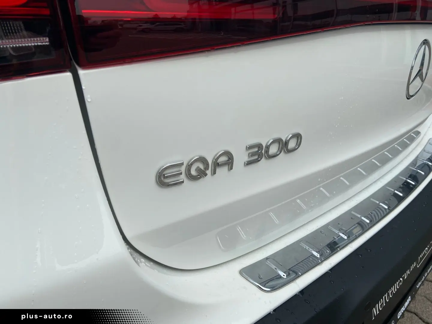 MERCEDES-BENZ EQA 300 4MATIC Night Kamera LED CarPlay 19 AMG