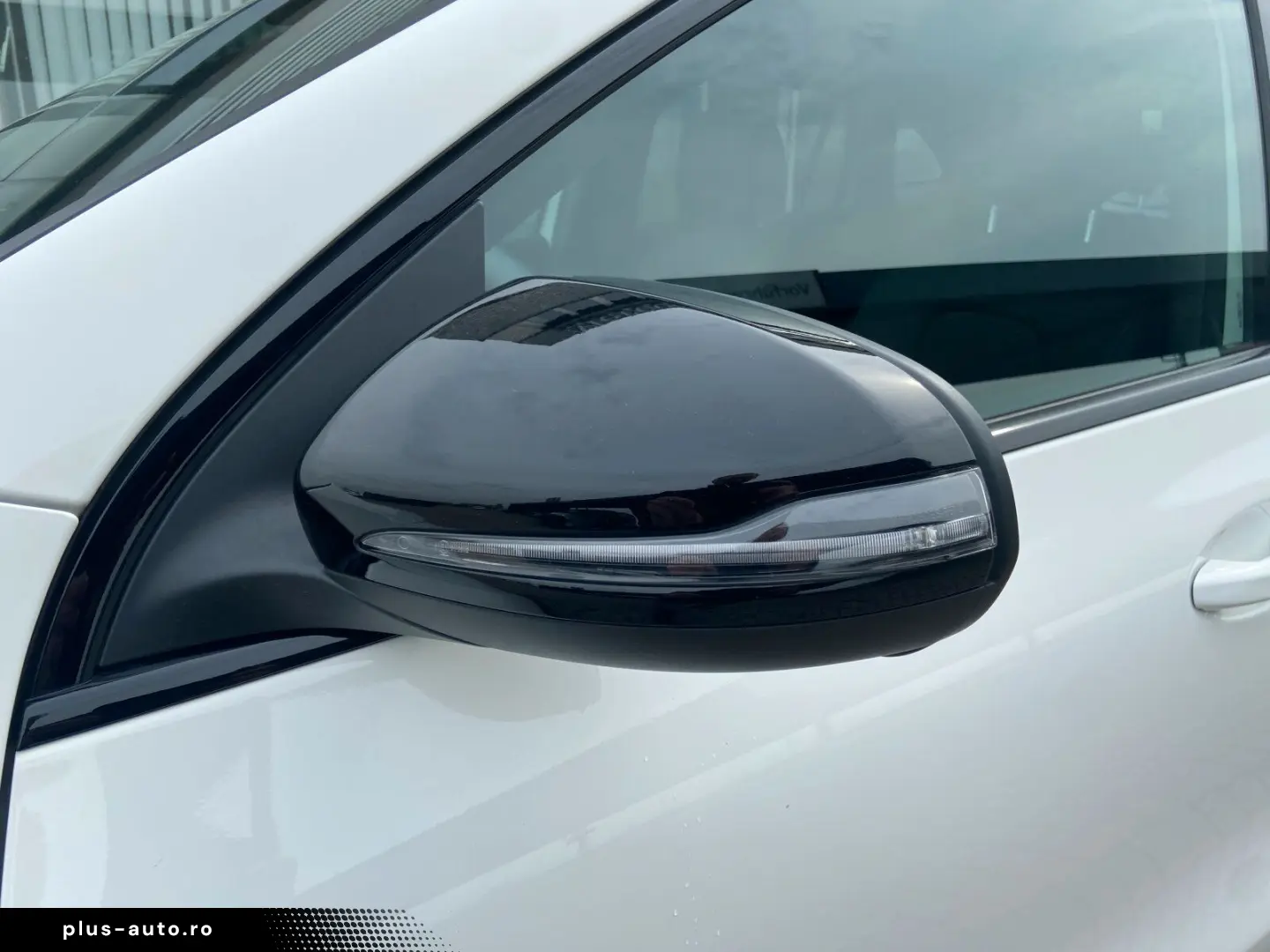 MERCEDES-BENZ EQA 300 4MATIC Night Kamera LED CarPlay 19 AMG