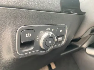 MERCEDES-BENZ EQA 300 4MATIC Night Kamera LED CarPlay 19 AMG