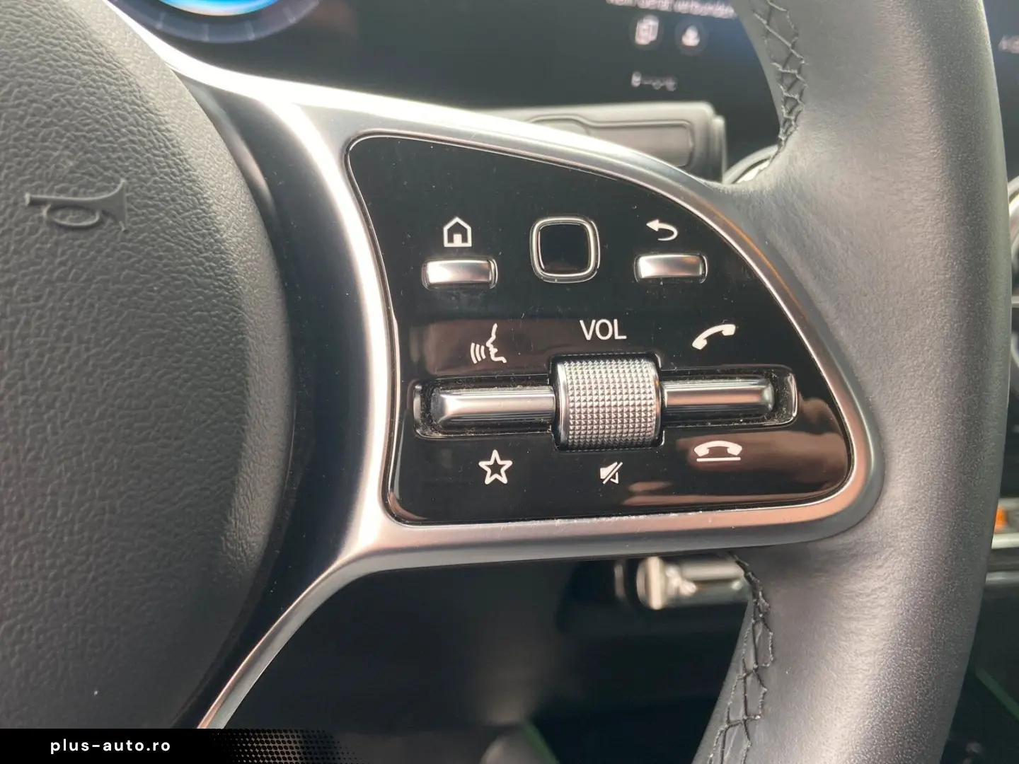 MERCEDES-BENZ EQA 300 4MATIC Night Kamera LED CarPlay 19 AMG