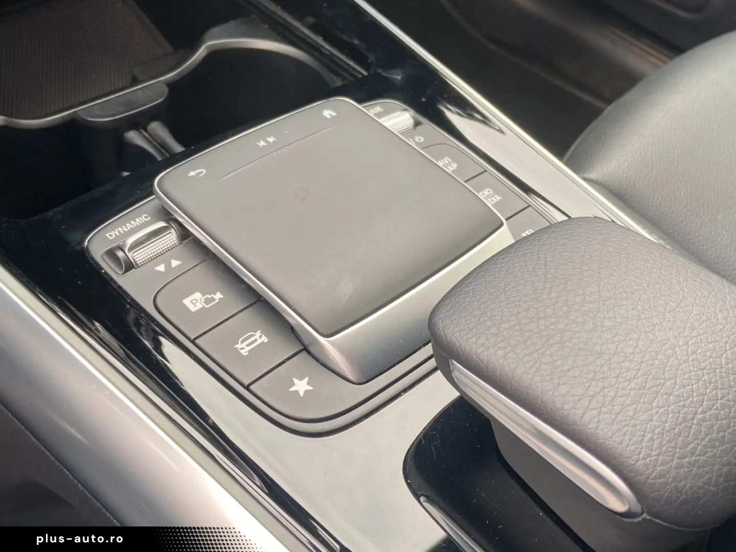 MERCEDES-BENZ EQA 300 4MATIC Night Kamera LED CarPlay 19 AMG
