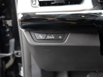 BMW iX1 xDrive 30 X-Line HUD 360  LED NAVI H K SHZ