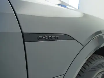 AUDI Q8 e-tron 50 QUA S-LINE ACC HUD LANE RFK MATRIX