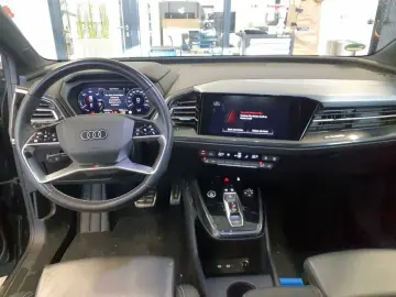 AUDI Q4 e-tron S line 45 quat ACC Wärmep Parkassist S