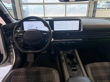 HYUNDAI IONIQ 6 First Edition 4WD 77 4 kWh BOSE ACC LED