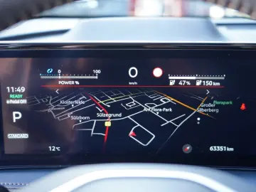 NISSAN Ariya Advance 63kWh PANORAMA BOSE HEAD UP