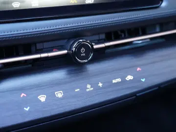 NISSAN Ariya Advance 63kWh PANORAMA BOSE HEAD UP