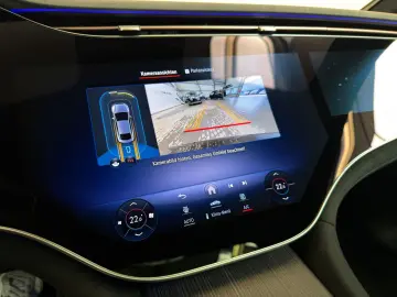 MERCEDES-BENZ EQE 300 AMG Hyperscreen Airmatic Pano &hellip;