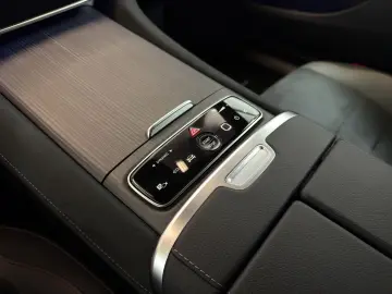 MERCEDES-BENZ EQE 300 AMG Hyperscreen Airmatic Pano &hellip;
