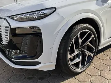 AUDI Q6 e-tron performance 225kW S line Pano LED Plus
