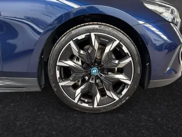 BMW i5 eDrive40 Autobahnass. 21 LMR DAProf. H K