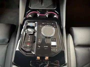 BMW i5 eDrive40 Autobahnass. 21 LMR DAProf. H K