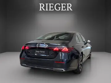 Mercedes-Benz E 220 d Avantgarde 360  Digital Light 18