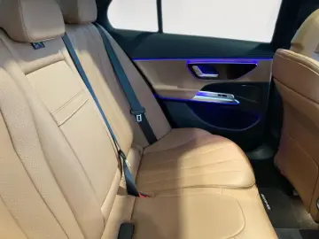 Mercedes-Benz E 220 d EDITION AMG-Line Pano KEYLESS