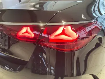 Mercedes-Benz E 220 d EDITION AMG-Line Pano KEYLESS