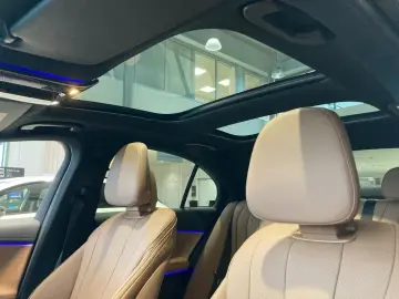 Mercedes-Benz E 220 d EDITION AMG-Line Pano KEYLESS