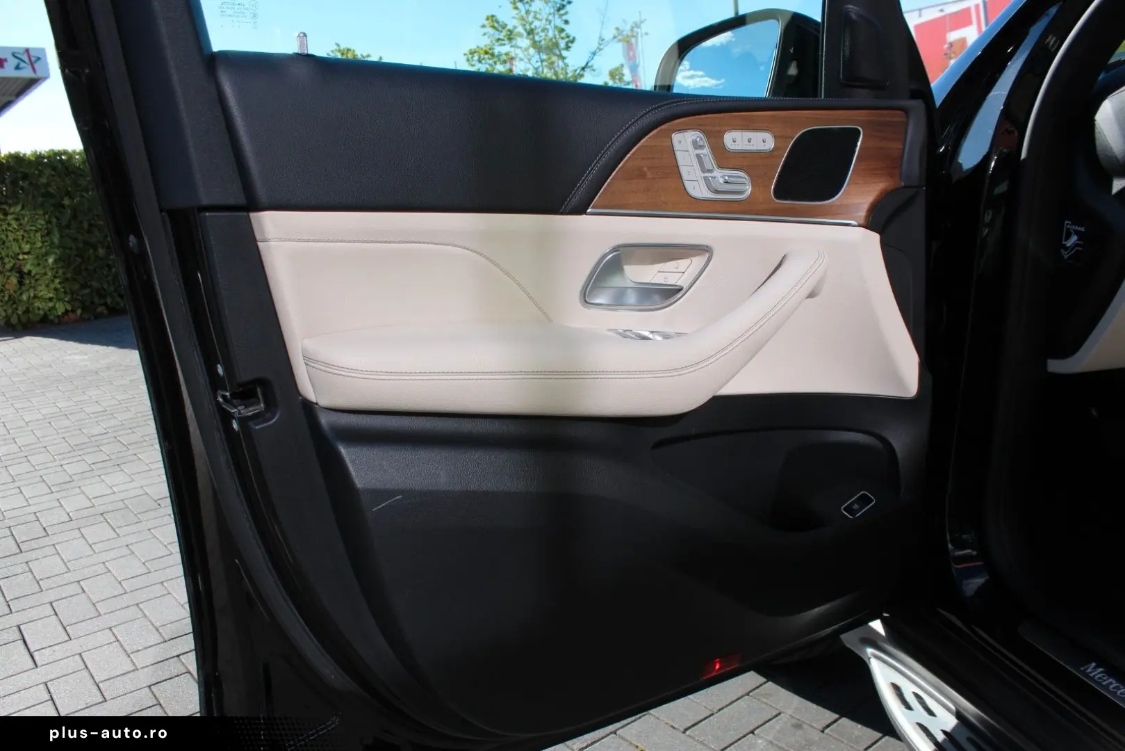 MERCEDES-BENZ GLE 400 d 4-M AMG-Line Pano Distr. LED HuD AHK