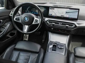 BMW Seria 3 330e Aut. M Sport